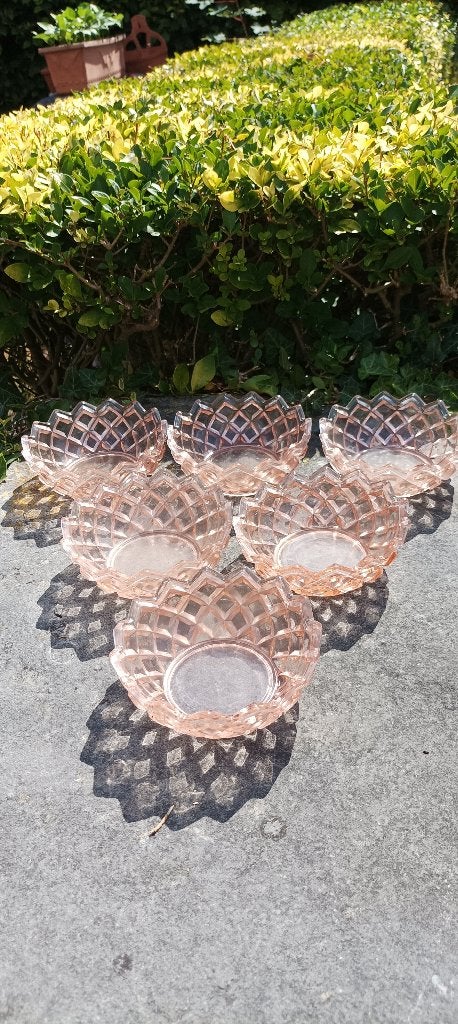 6 anciens BOLS A DESSERTS en verre ciselé (rose), Antiquités & Art, Enlèvement ou Envoi