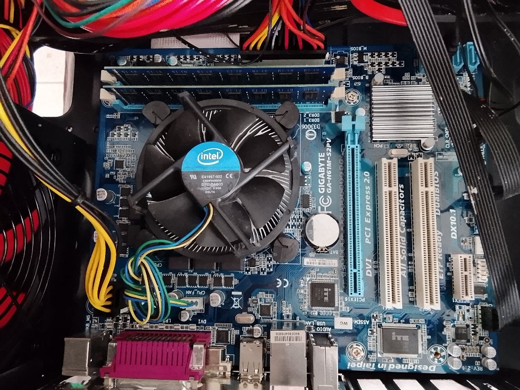 Moederbord Gigabyte H61M-S2PV 1155 + processor+cooler+4GDDR3, Gebruikt, DDR3, Ophalen of Verzenden, LGA 1155