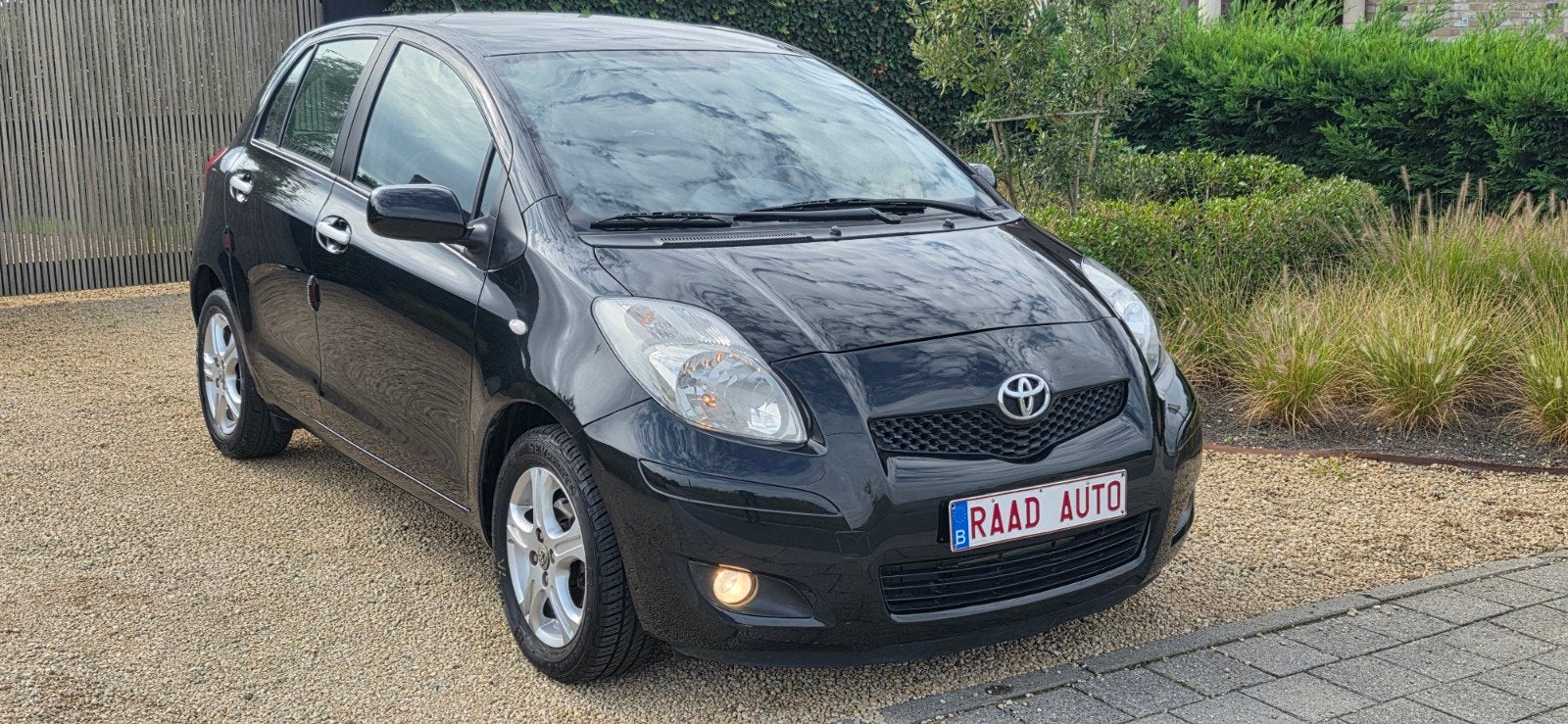 Toyota yaris 1.3 vvt-i _ 74kw _ london _ boîte auto/ 38000km, Achat, Entreprise, Entretenue par le concessionnaire, Noir