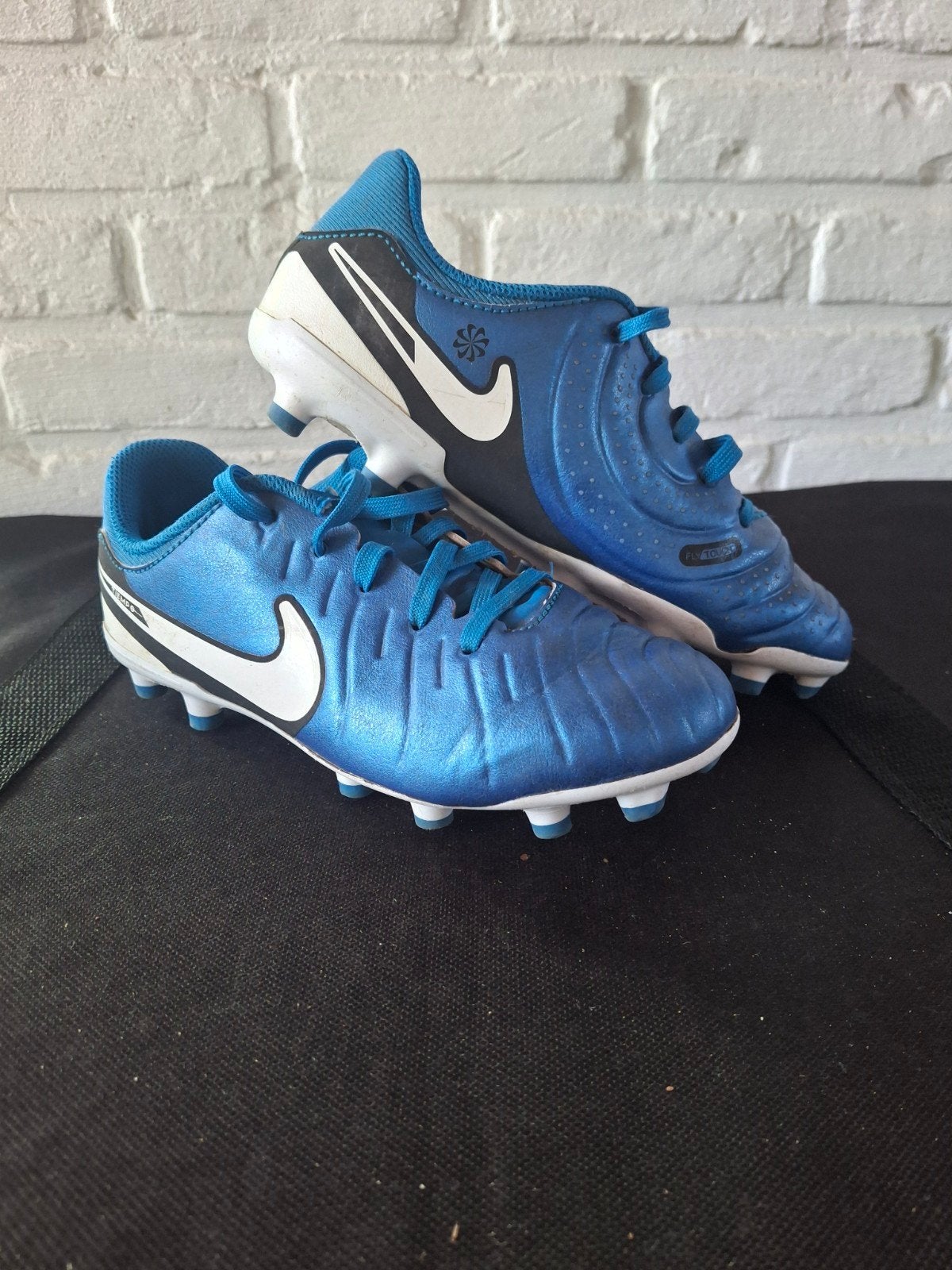 voebalschoen Nike Tiempo maat 32, Enlèvement, Comme neuf, Chaussures