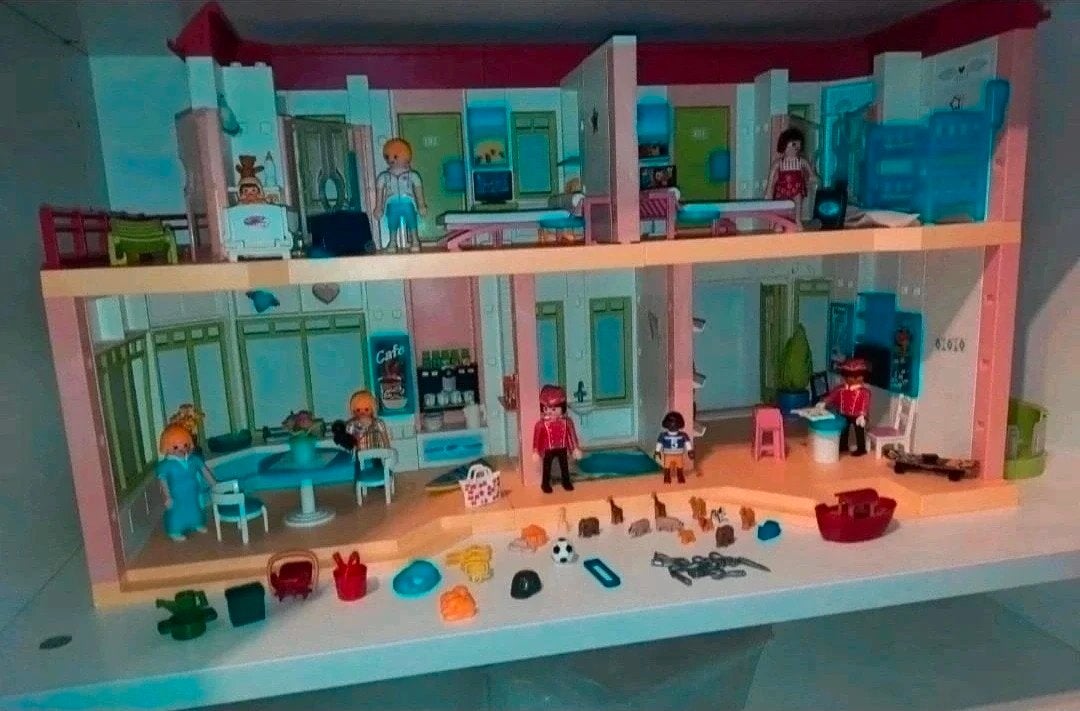 Hotel Playmobil, Enlèvement