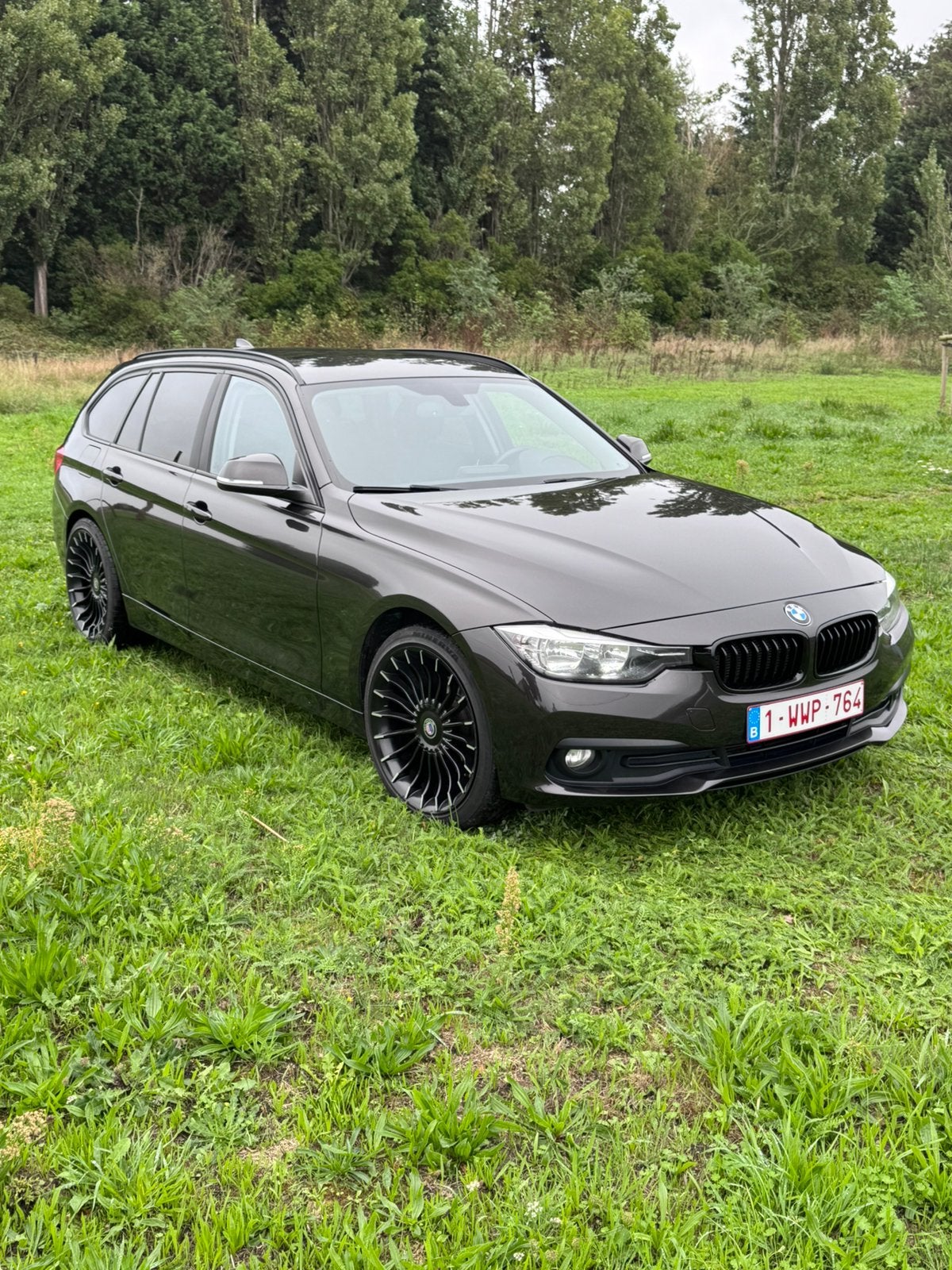 BMW f31 318d automaat 150pk met extra set wintervelgen!, Auto's, Automaat, 4 cilinders, Zwart, 5 deurs