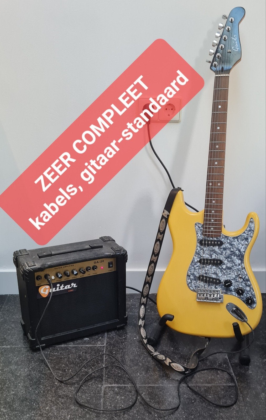 Vintage Stratocaster kopie gitaar met versterker, Overige merken, Met versterker, Ophalen of Verzenden, Zo goed als nieuw