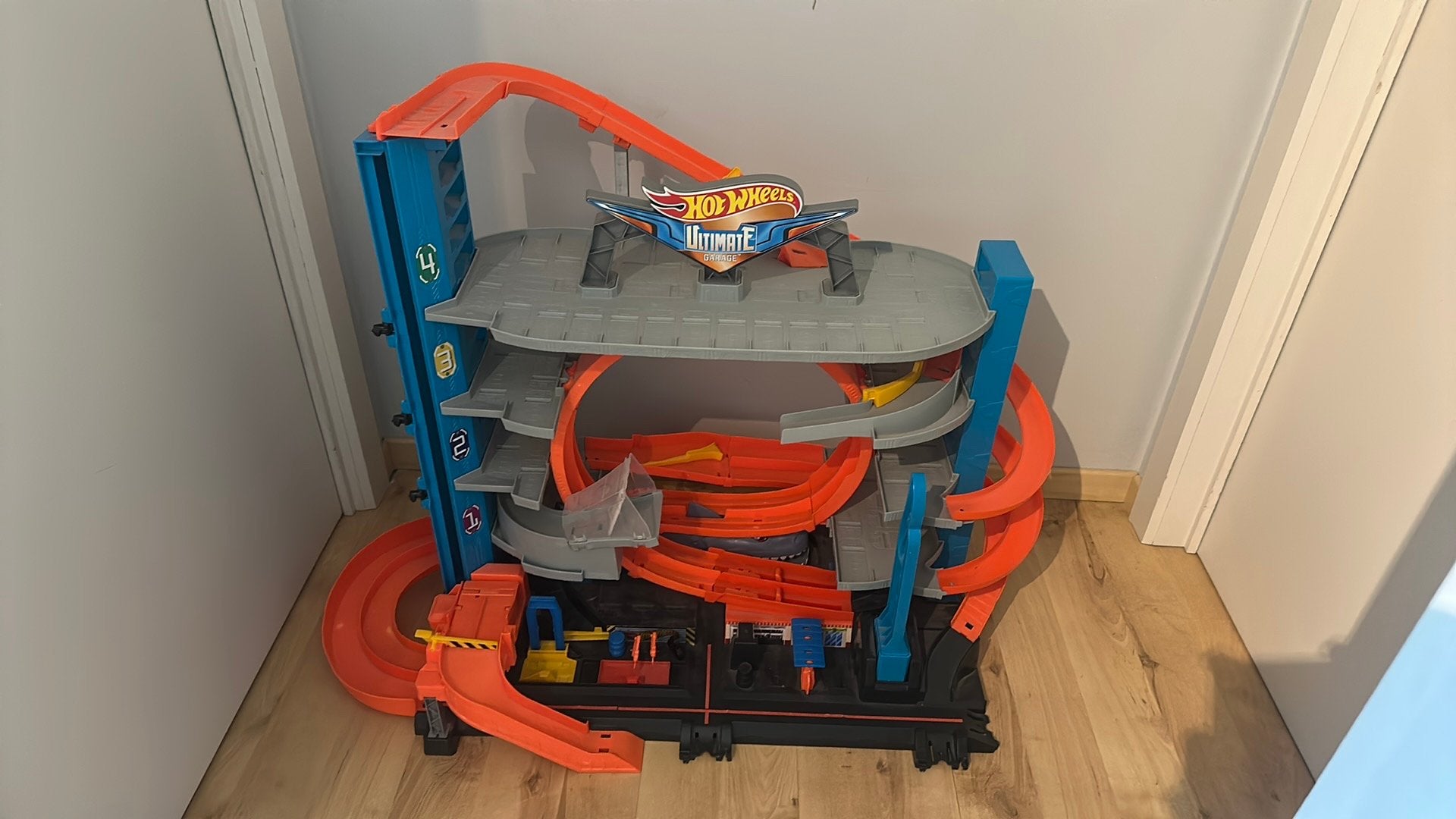 Hot Wheels racebaan Ultimate garage Looping Shark, Kinderen en Baby's, Speelgoed | Racebanen, Ophalen, Hot Wheels, Racebaan, Gebruikt