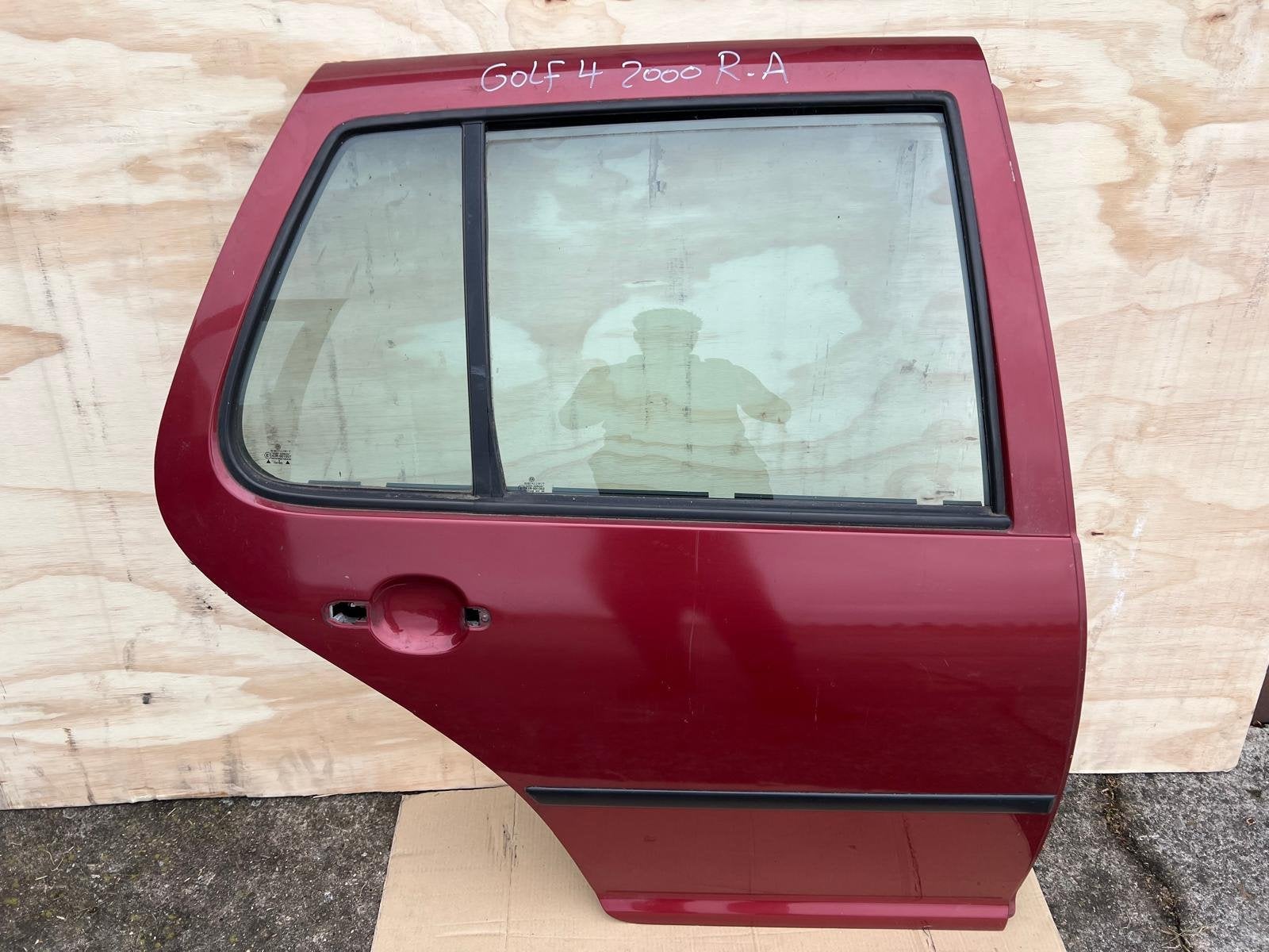 Volkswagen Golf 4 LA3G rood Portier links Achter (1997 2003), Gebruikt, Volkswagen AG, Vw@volkswagen.de, Berliner Ring 2
38440  Wolfsburg, DE