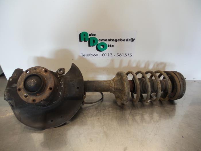 Joint avant gauche d'un BMW 5-Serie (5-Serie 88-), -, 3 mois de garantie, Utilisé, -
