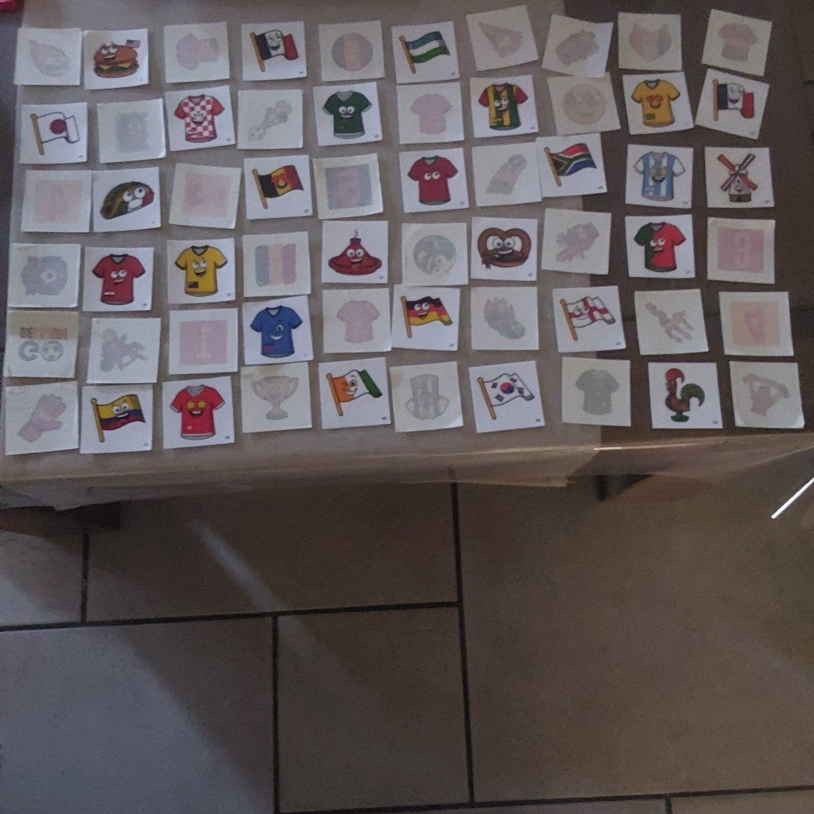 60 verschillende stickers van voetbal van ad delhaize, Enlèvement ou Envoi
