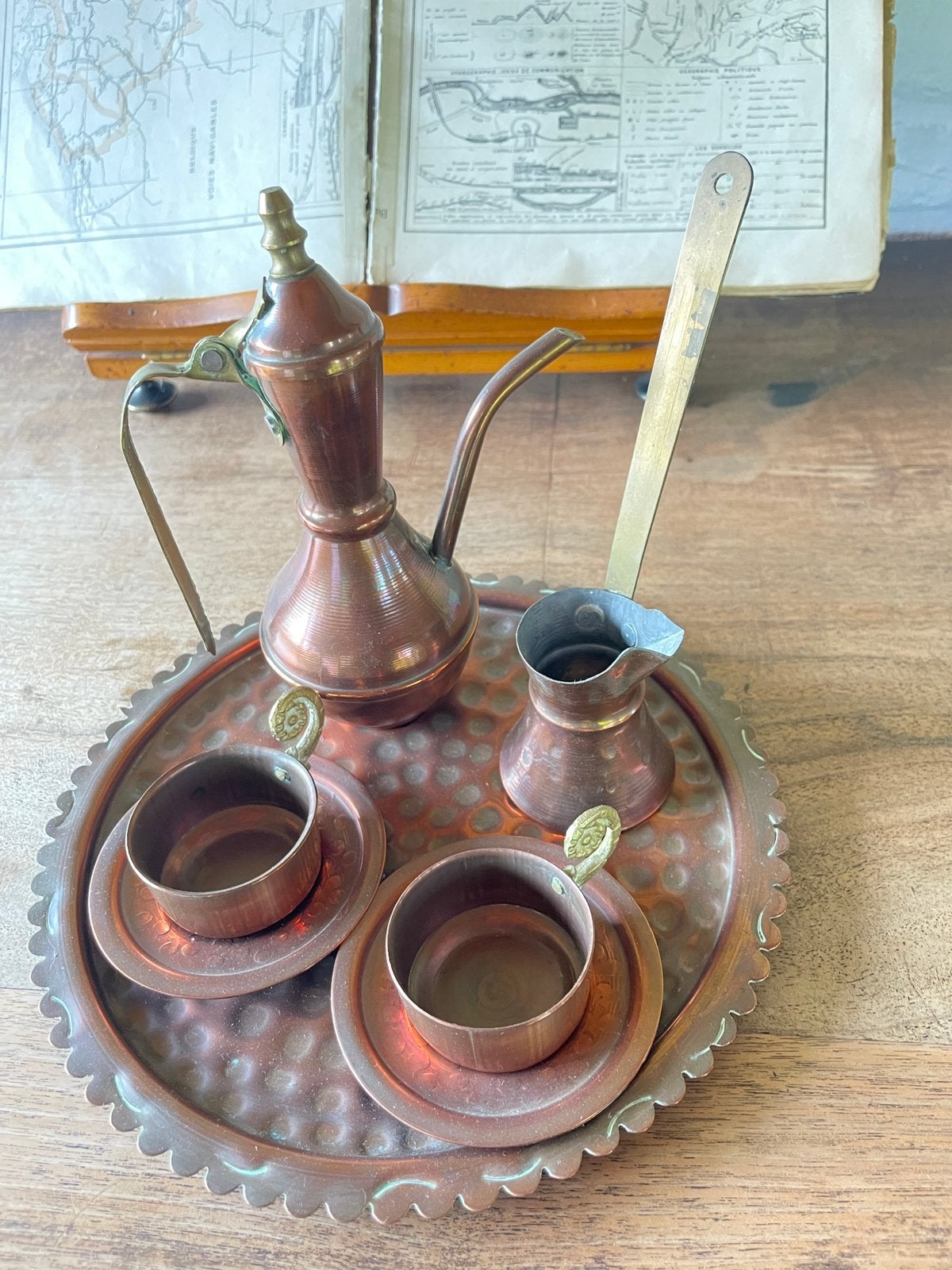 Service à café turc/oriental vintage en cuivre avec plateau, Enlèvement, Comme neuf, Plateau