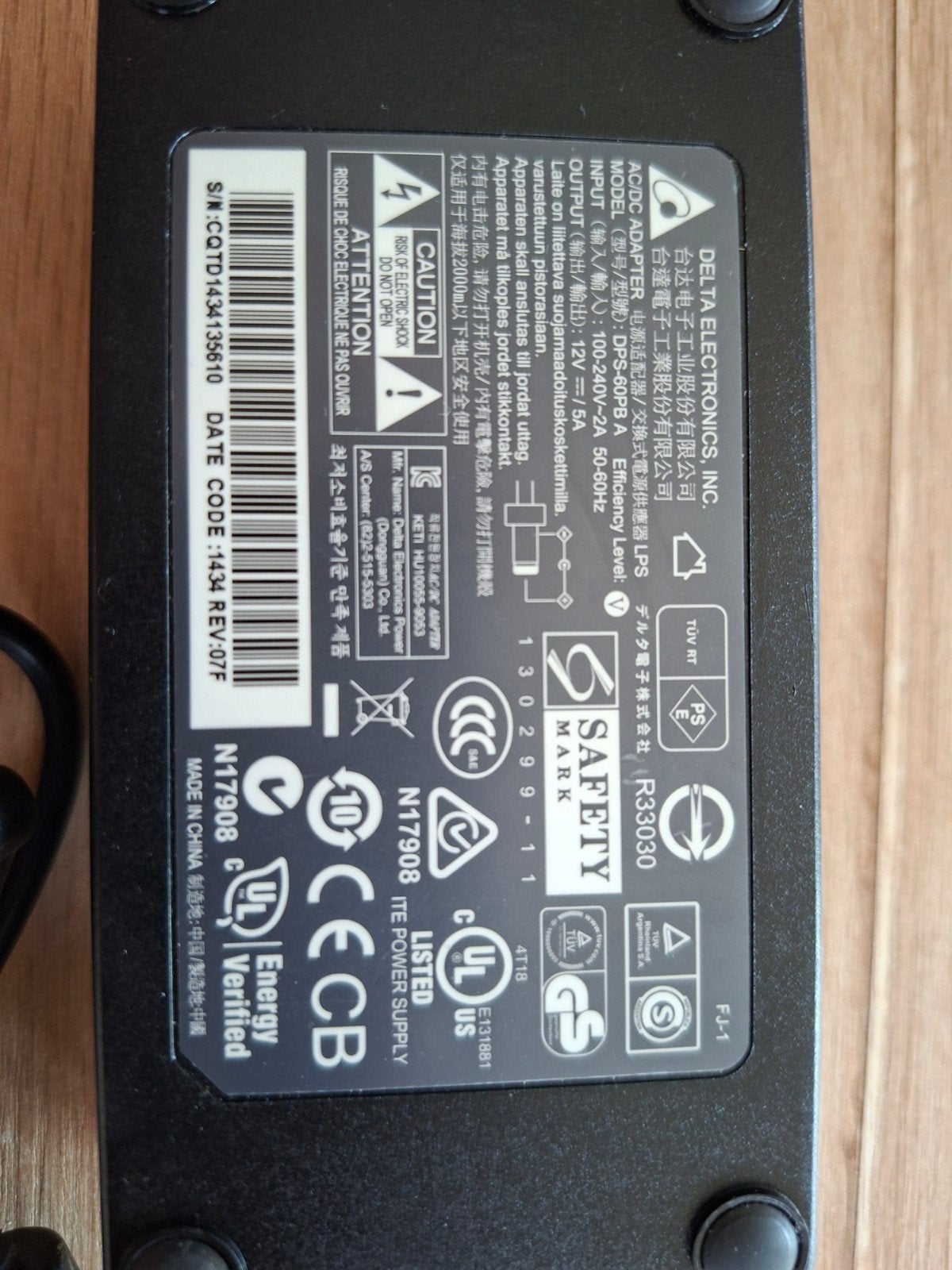 Bloc d'alimentation / Adaptateur secteur Delta Electronics 1, Enlèvement ou Envoi, Utilisé