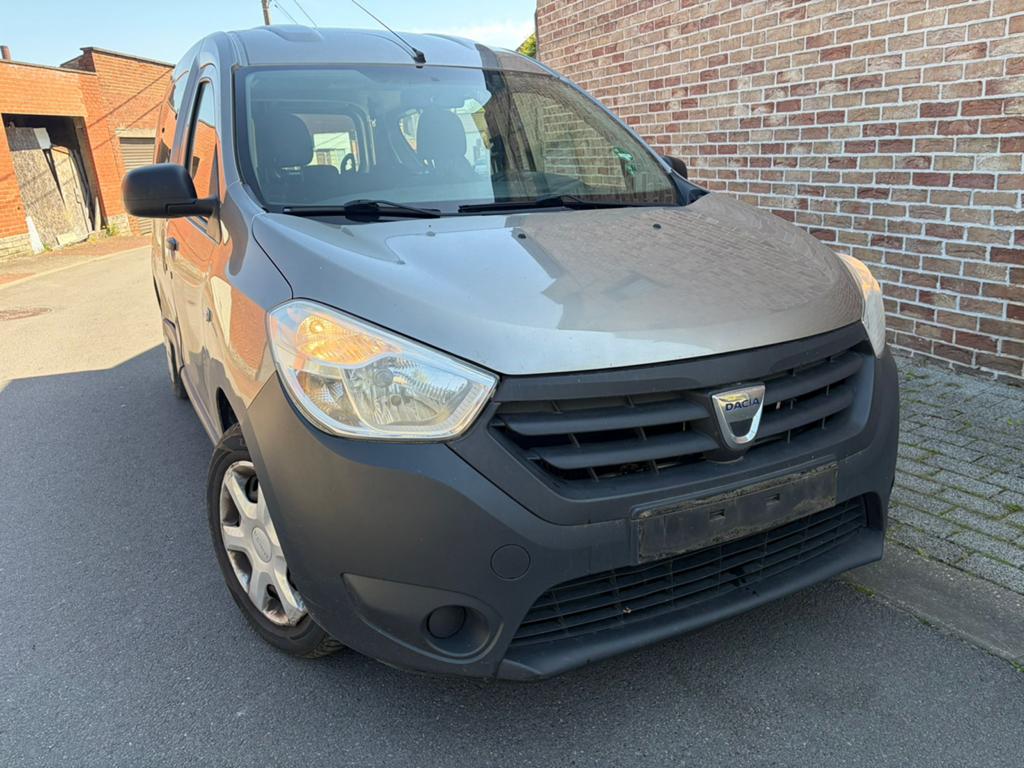 Dacia Dokker 15dci 75cv an2013 Euro5 da 5pl 1er propriétaire, Auto's, Dacia, Voorwielaandrijving, Zwart, 4 cilinders, Bruin