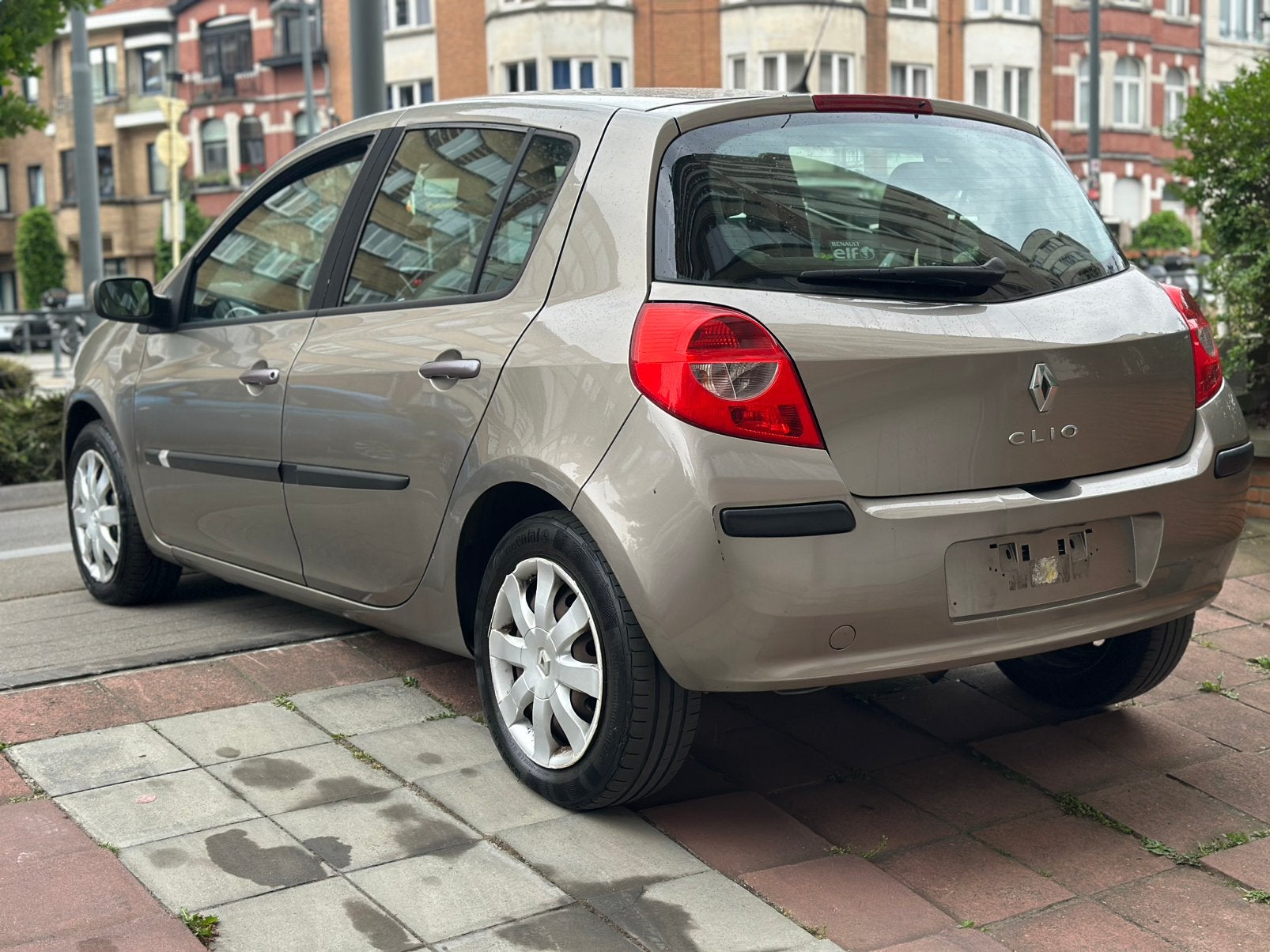 RENAULT CLIO 1.6 ESSENCE BOITE AUTO AIRCO - 2009 - 130000km, Autos, Achat, Beige, 5 portes, Automatique
