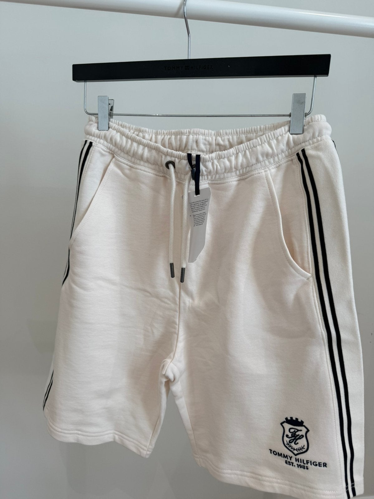 Tommy Hilfiger korte broek – NIEUW maat S, Kleding | Heren, Ophalen of Verzenden, Nieuw, Maat 46 (S) of kleiner