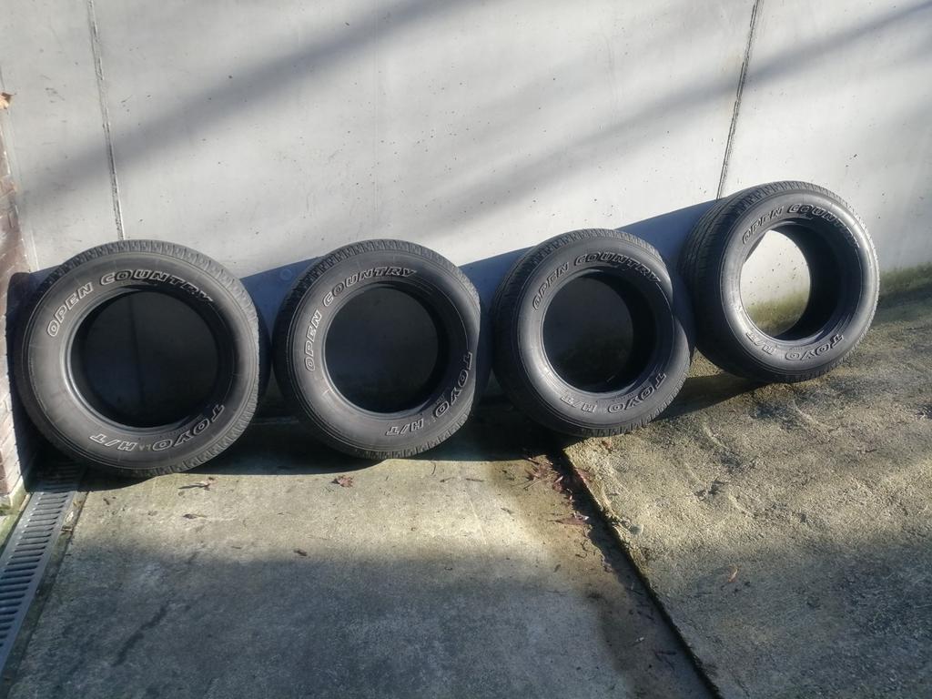 4 pneus 265 65 R17 profil 4mm, Enlèvement, Utilisé