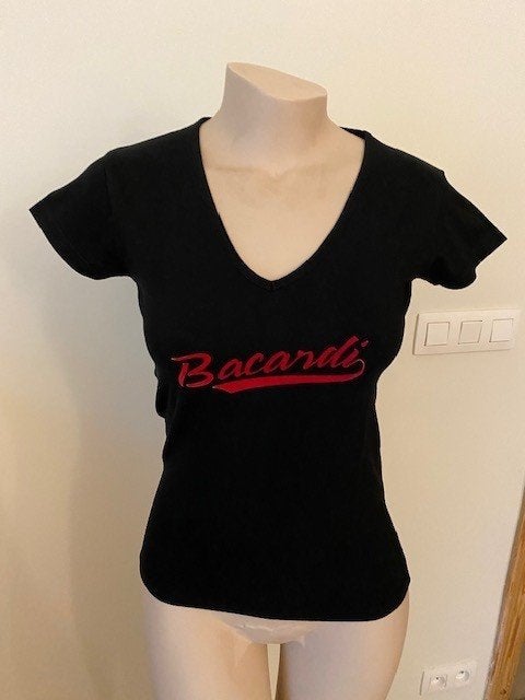 T-shirt à col en V Bacardi (S) pour femmes — Nouveau !, Neuf, Manches courtes, Enlèvement ou Envoi, Taille 36 (S)