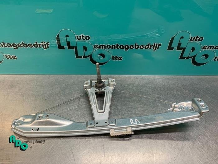 Mécanique vitre 4portes arrière droite d'un Renault Clio (, Renault, -, 3 mois de garantie, Utilisé