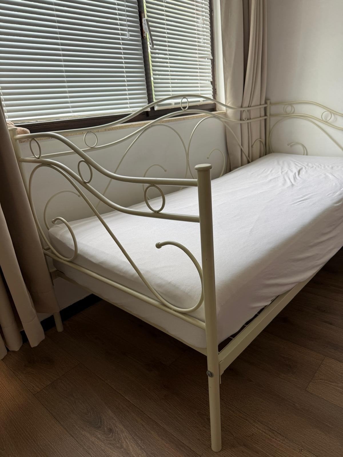 Lit 1 personne très bonne état 0474613486, 90 cm, Enlèvement ou Envoi, Blanc, Une personne