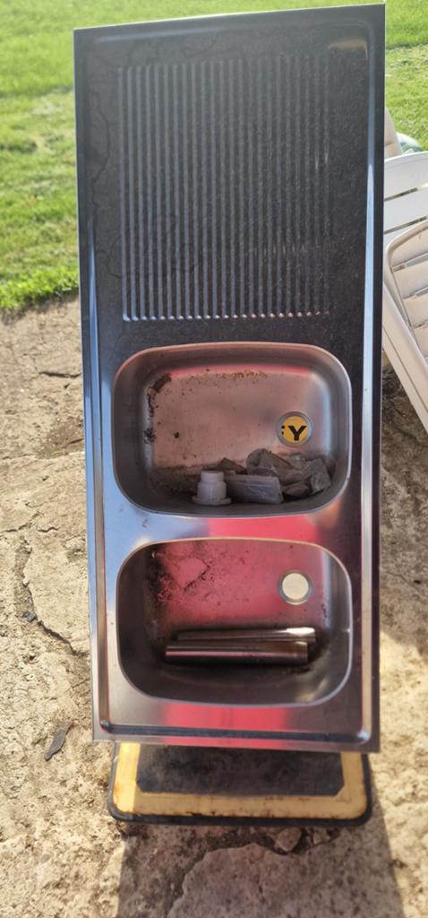 Dubbele lavabo, Ophalen