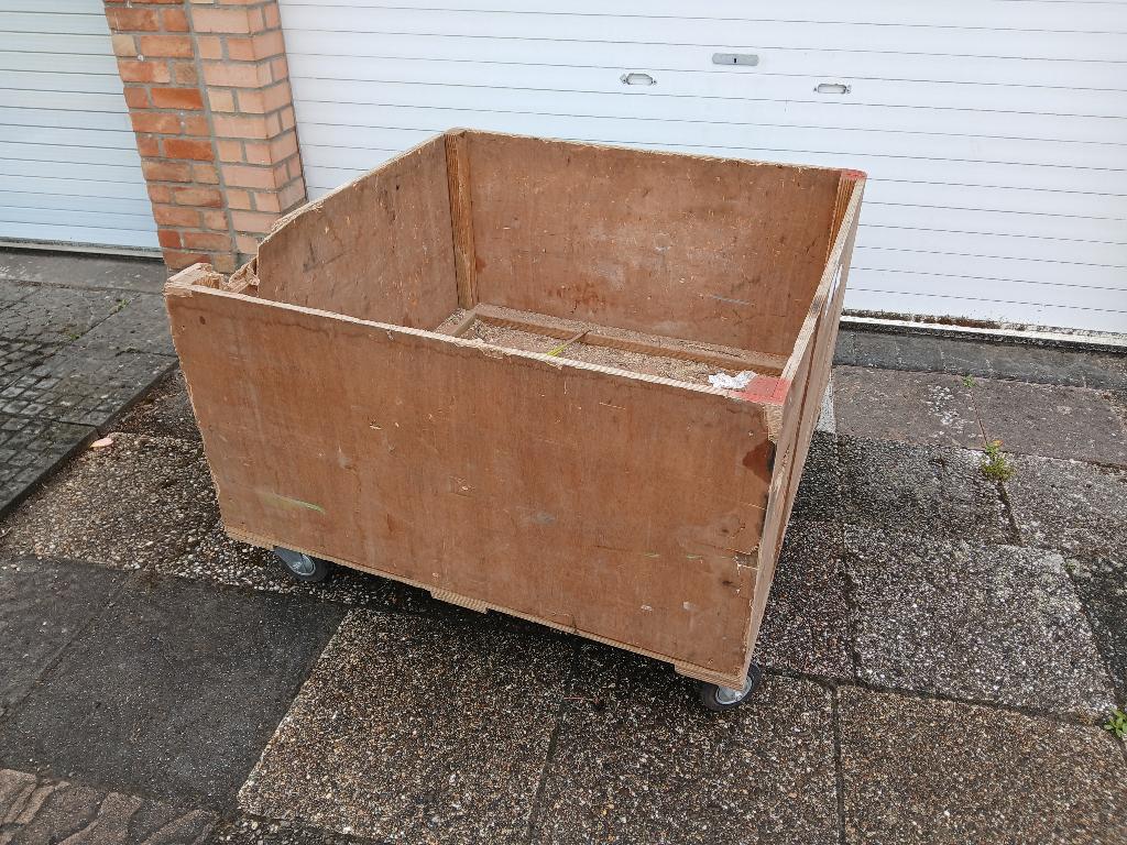 grote kist op wielen, Huis en Inrichting, Woonaccessoires | Kisten, Ophalen, Overige materialen, Gebruikt, 100 tot 150 cm