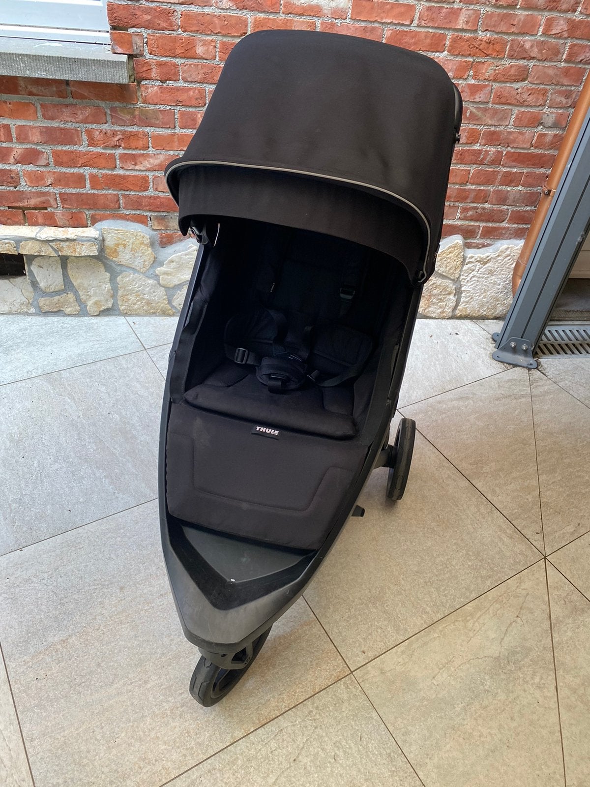 Thule kinderwagen met toebehoren, Ophalen, Zo goed als nieuw, Regenhoes
