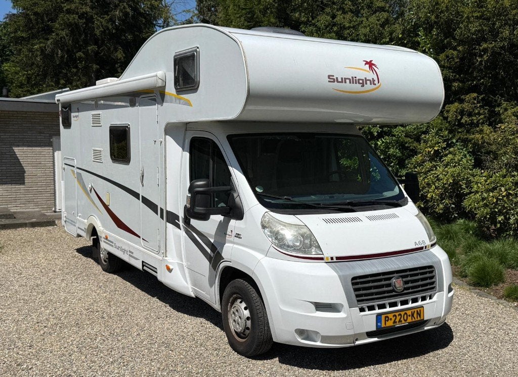 Fiat Ducato Sunlight A68 Alkoof Camper, Siège de train, 6 à 7 mètres, Toilette à cassette, Fiat