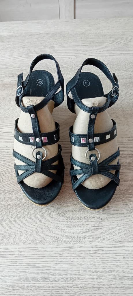Chaussures à talons compensés pointure 40, Enlèvement ou Envoi, Comme neuf, Noir, Sandales et Mûles