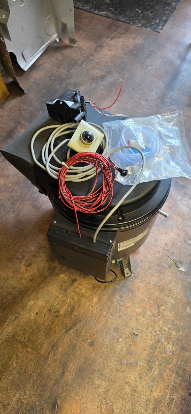 Poêle/chaudière Truma Combi C6002 à 12V/30MB avec commande, Caravanes & Camping, Enlèvement, Comme neuf