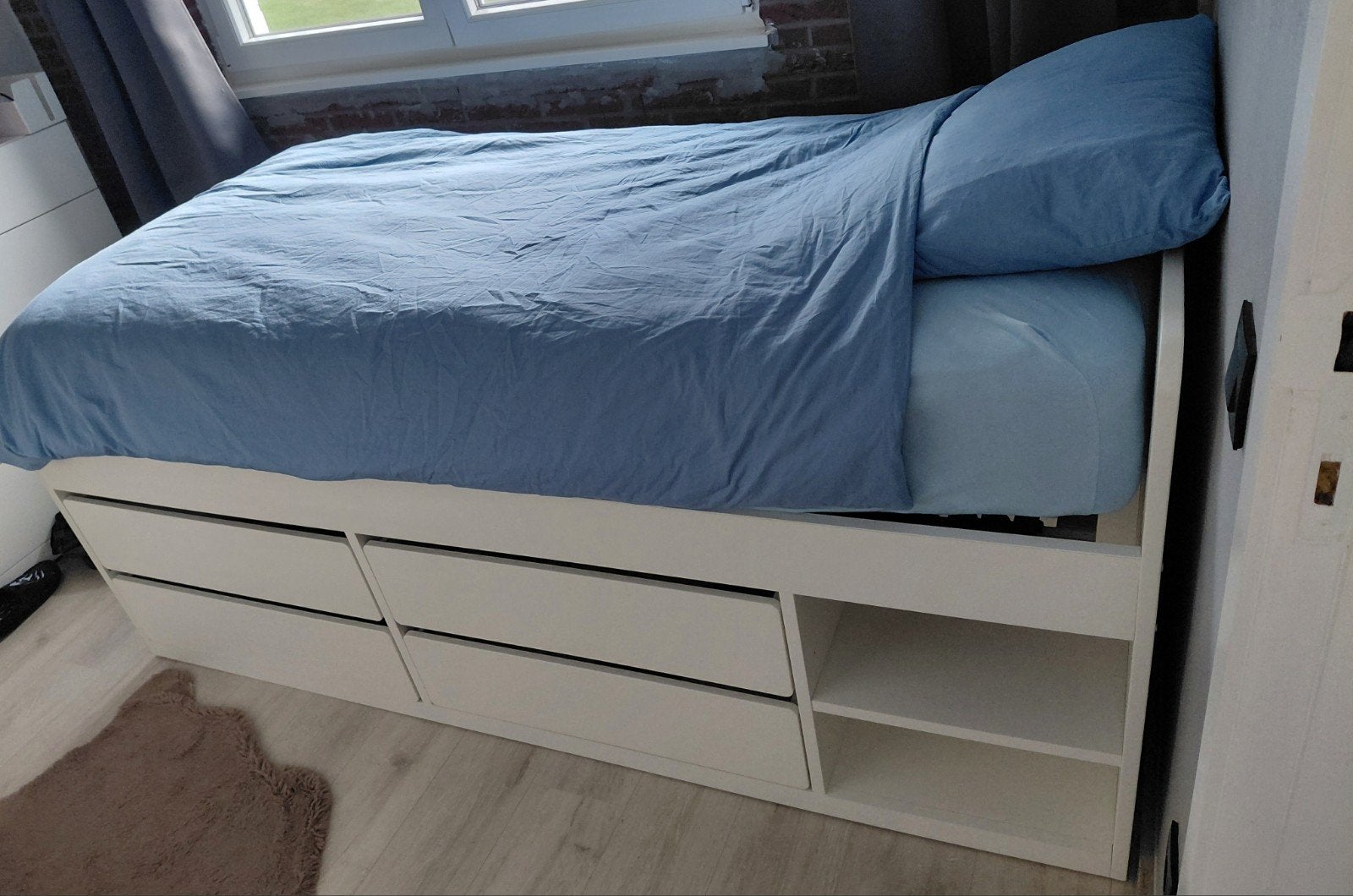 Cadre de lit Släkt en très bon état blanc ikea 90200, Enlèvement