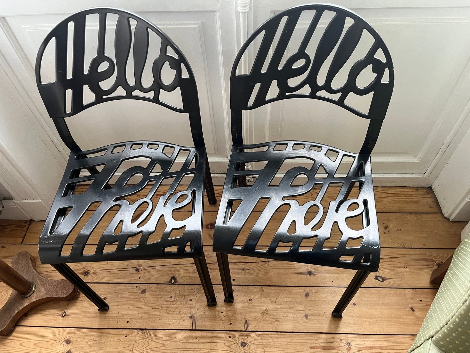 Set van 2 authentieke vintage design stoelen « Hello There », Maison & Meubles, Chaises, Deux, Utilisé, Métal, Noir