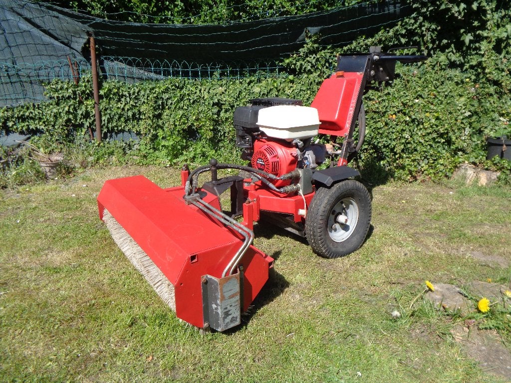 Kersten hydrostaat machinedrager 9 pk met veegmachine Honda, Ophalen
