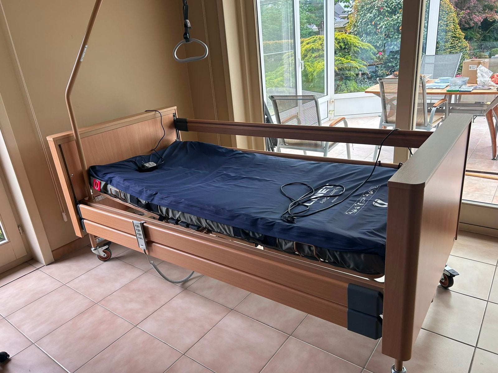 Arminia (Elektr.) Zorgbed, houten lattenbodem, afstandsbed, 90 cm, Beige, Enlèvement, Bois