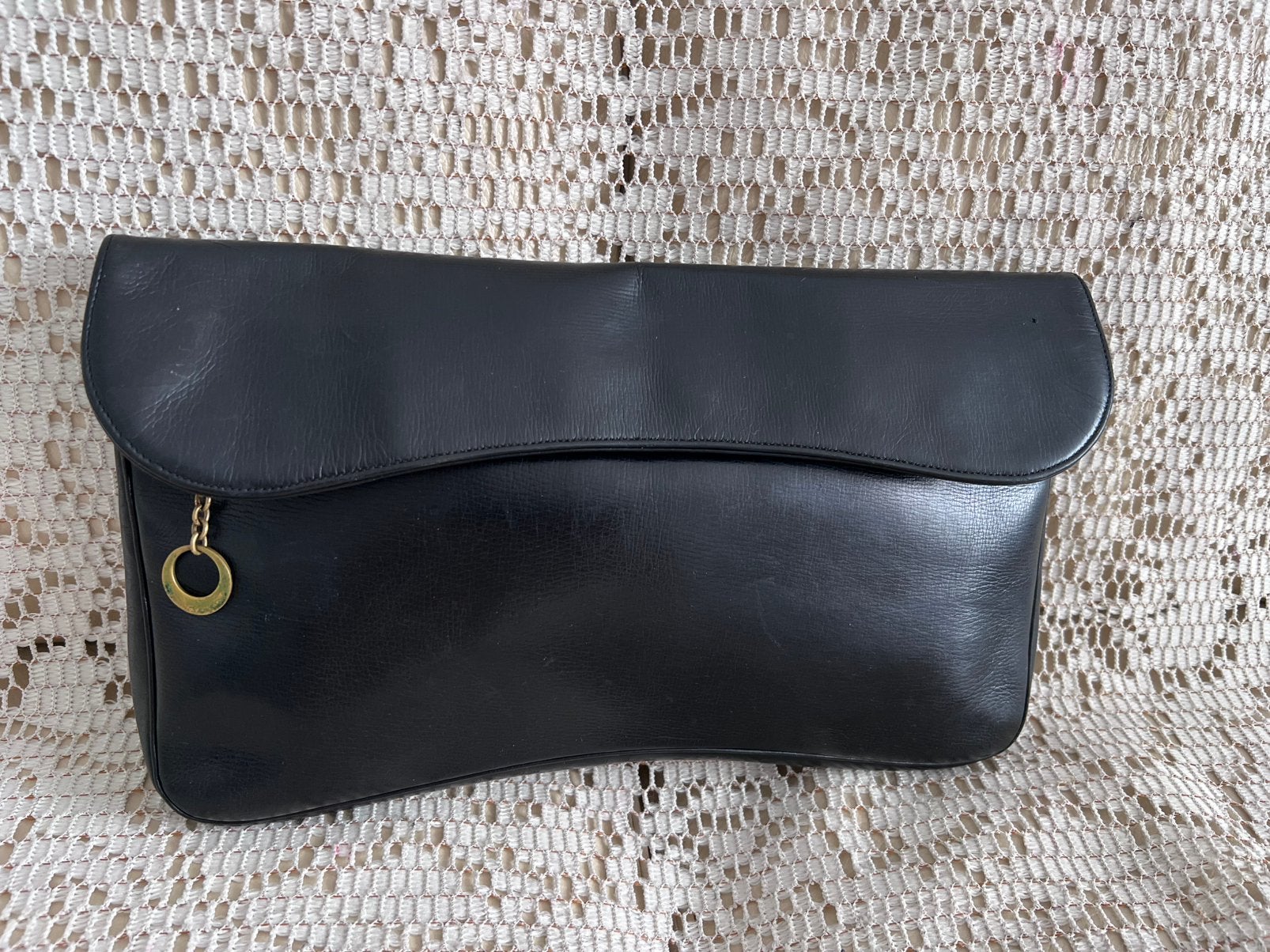 DELVAUX zwarte leren buidel, Handtassen en Accessoires, Tassen | Damestassen, Ophalen of Verzenden, Zo goed als nieuw, Blauw