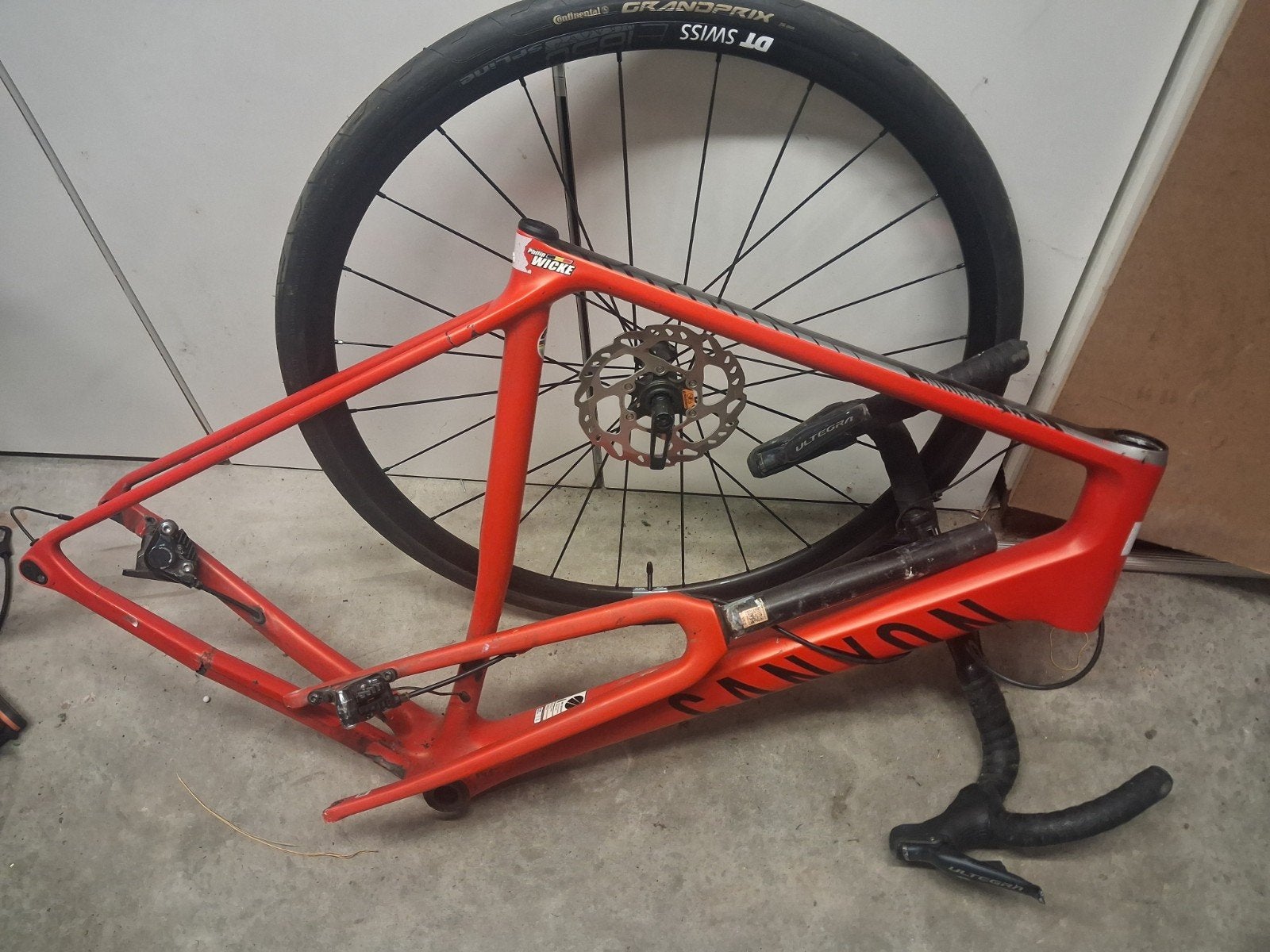 Canyon Endurance Di2 onderdelen, Ophalen