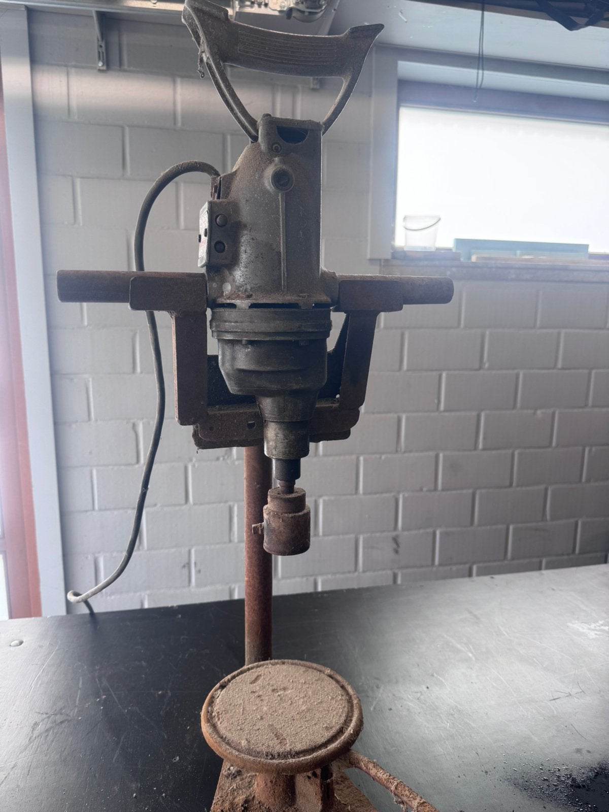 Oude boormachine, Doe-het-zelf en Bouw, Gereedschap | Boormachines, Ophalen, Gebruikt, Kolomboormachine