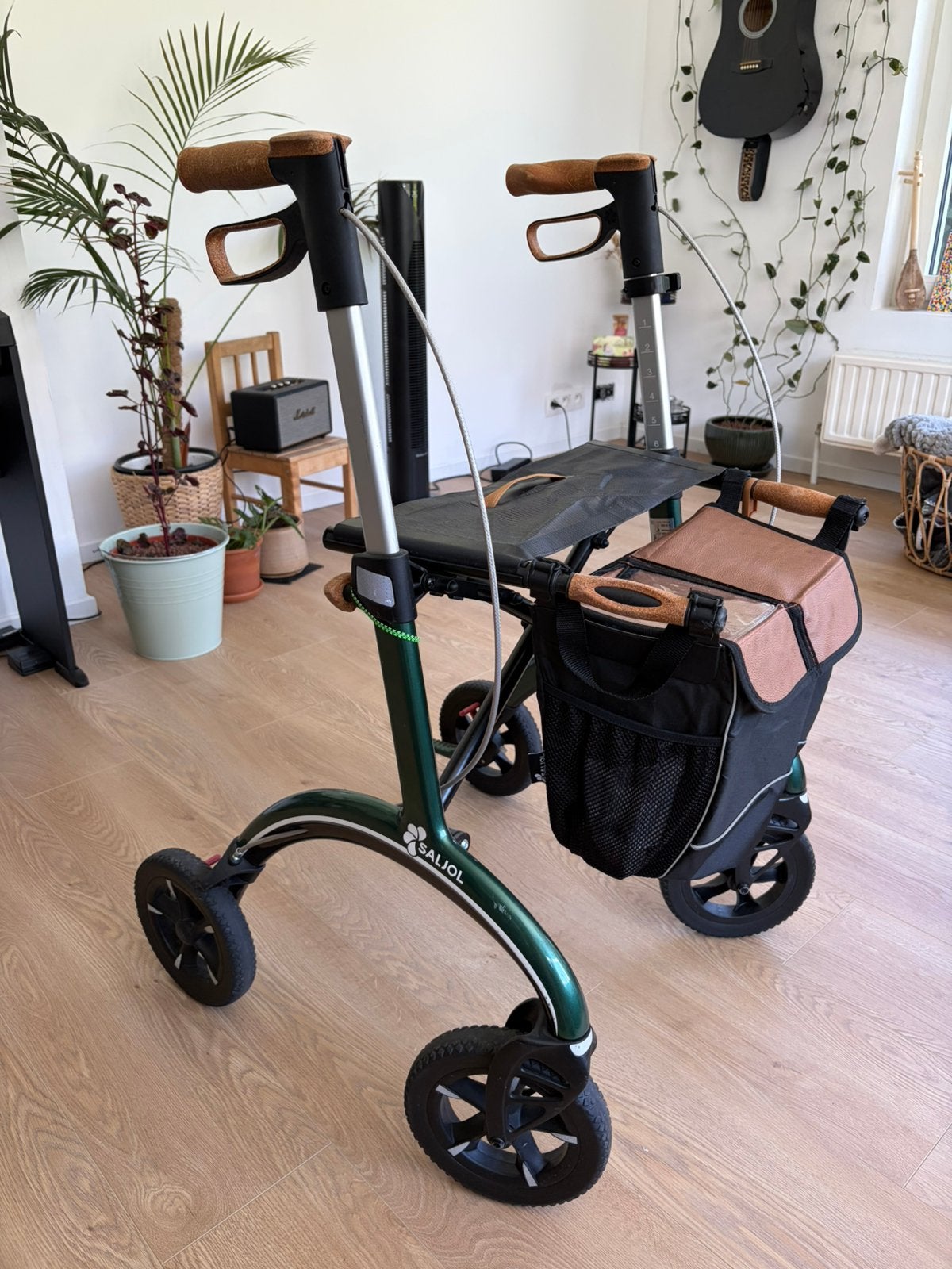 Rollator de Saljol, Divers, Déambulateurs, Comme neuf, Poids léger, Pliable, Enlèvement