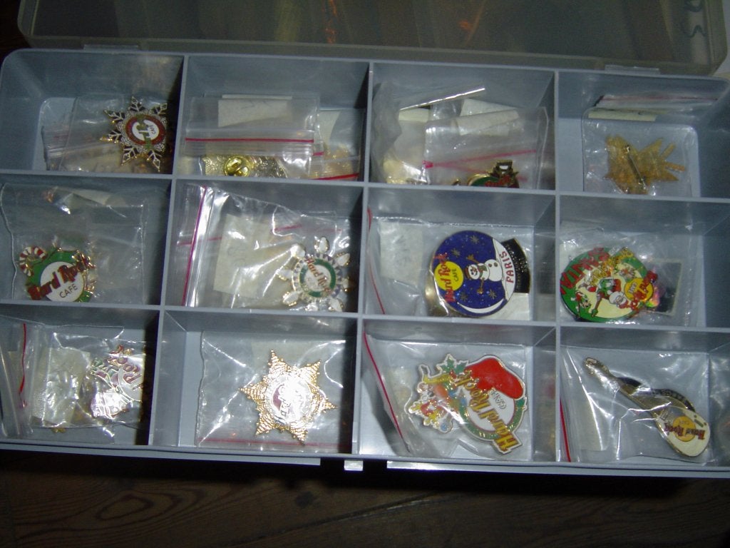 Hard rock cafe pins Christmas Vintage..., Verzamelen, Ophalen of Verzenden, Zo goed als nieuw, Overige onderwerpen, Speldje of Pin