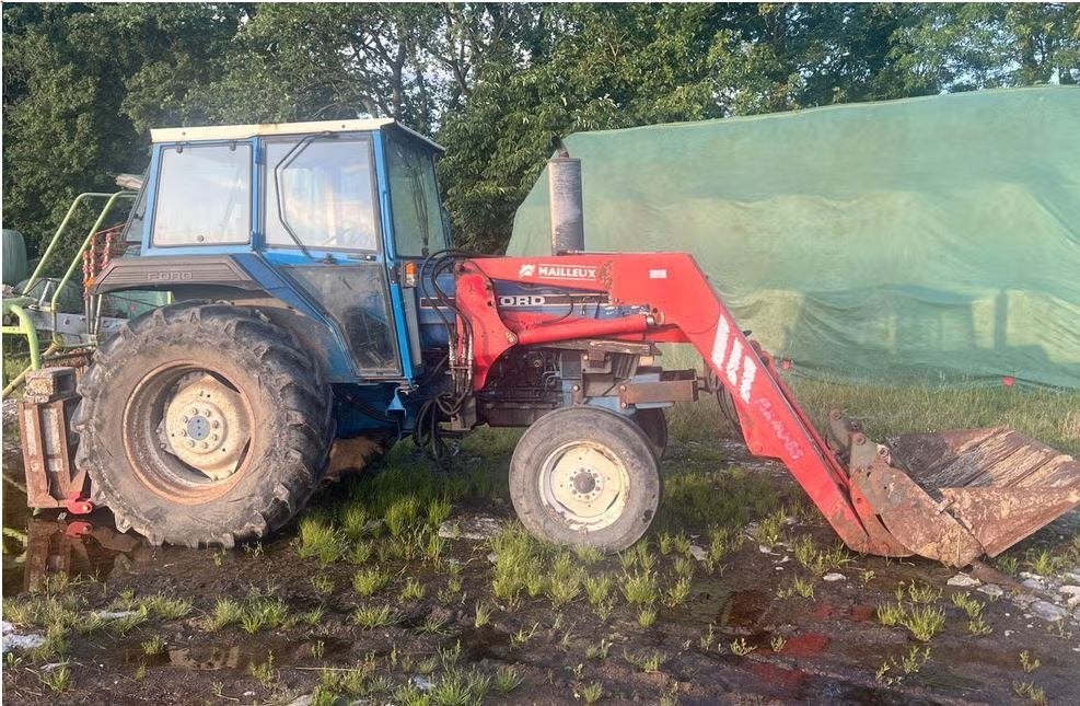 Tracteur FORD 5610 - Avec chargeur et contre-poids, Jusqu'à 80 ch, 5000 à 7500, Enlèvement, Oldtimer/Ancêtre