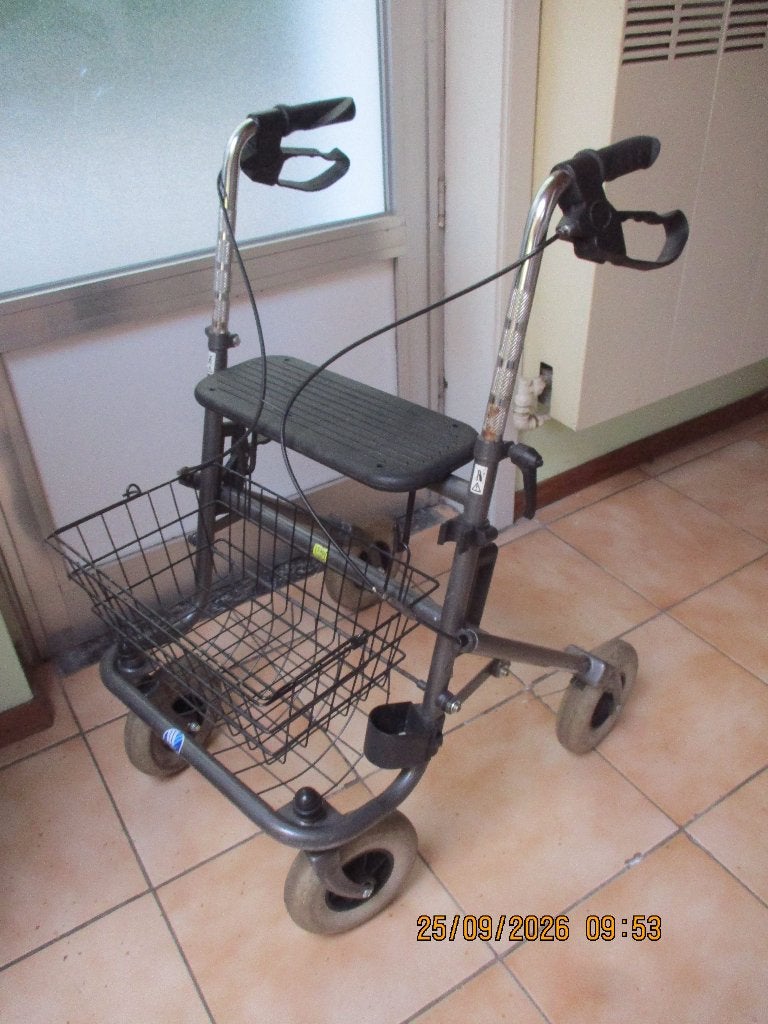 Dichtklapbare rollator met mandje, Ophalen