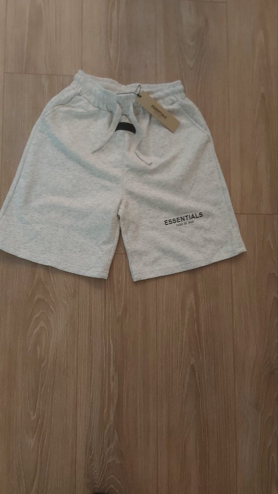 Essentials Short Oat Grey  | Maat S | Nieuw ️, Kleding | Heren, Broeken en Pantalons, Ophalen of Verzenden, Maat 46 (S) of kleiner