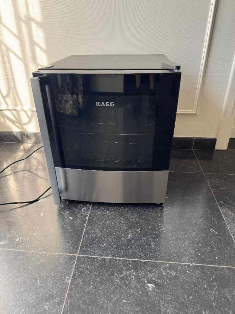 Wijnkoeler AEG, Elektronische apparatuur, Ophalen, Minder dan 85 cm, 45 tot 60 cm, Minder dan 75 liter