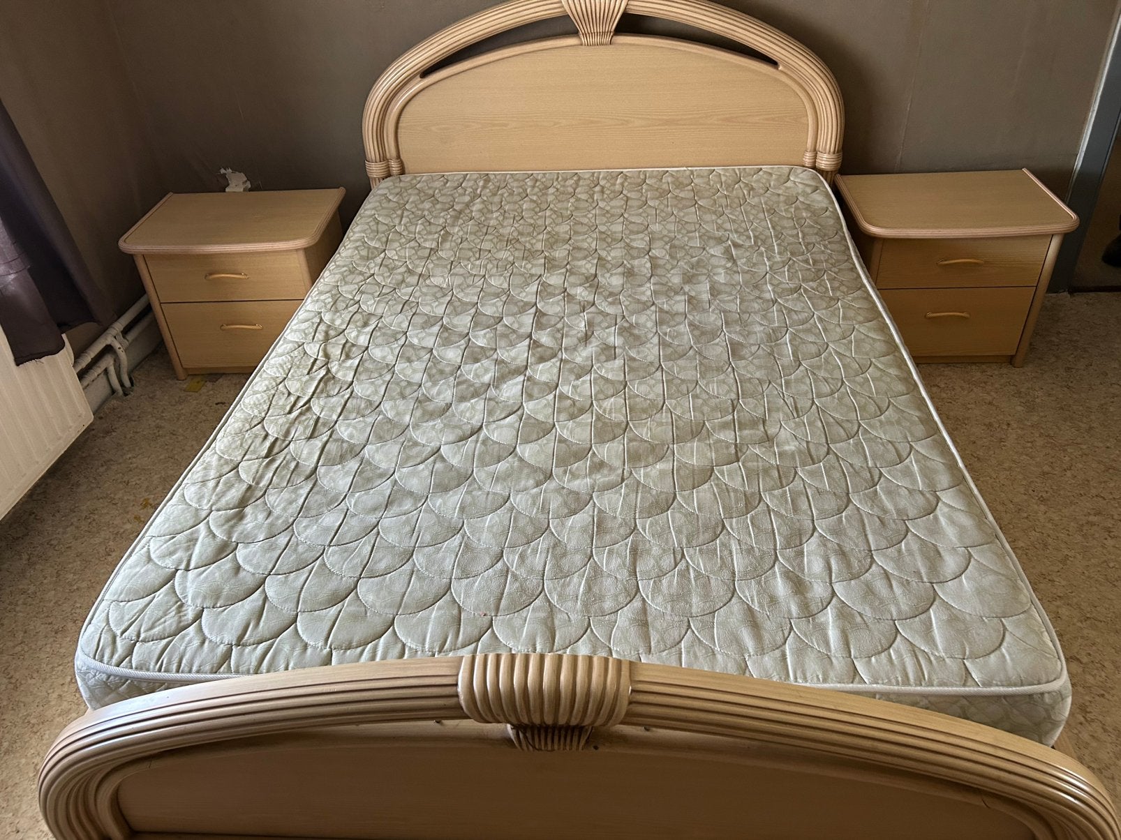 Slaapkamer met nachtkastjes en kleerkast met spiegel, Huis en Inrichting, Ophalen, Zo goed als nieuw