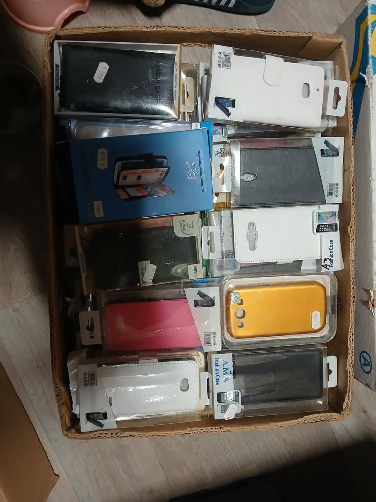 Étuis pour téléphones portables fabriqués à partir de vieux, Télécoms, Enlèvement ou Envoi