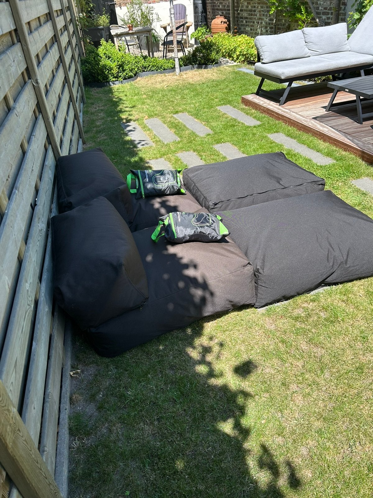 zwarte lig/ zitzakken. 2x 1 pers. Ritst aan elkaar., Huis en Inrichting, Zitzakken, Ophalen, Zo goed als nieuw
