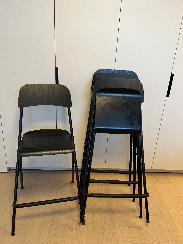 Zeer praktische zwarte barkrukken opklapbaar, Ophalen, Met voetsteun, 60 tot 90 cm, Zo goed als nieuw