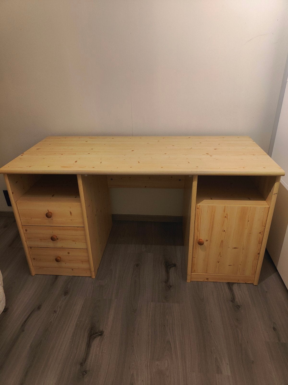 goed onderhouden bureau., Ophalen, Gebruikt, Scandinavisch, 144 cm