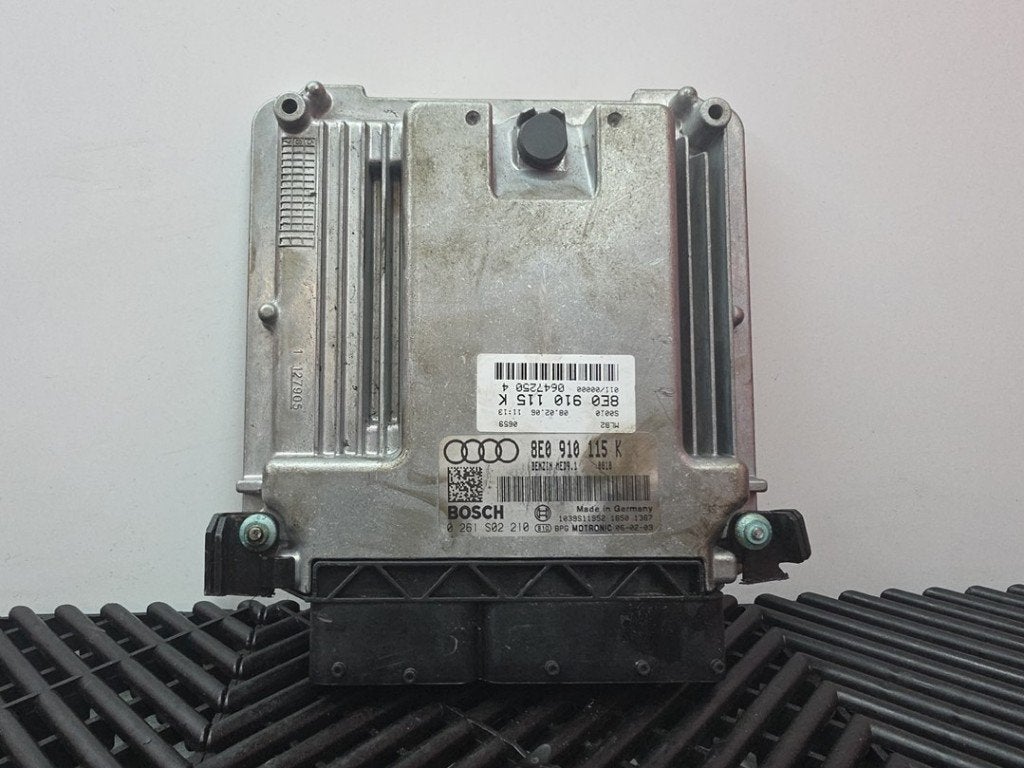 CALCULATEUR MOTEUR ECU Audi A4 Avant (B7) (01-2004/06-2008), Robert Bosch AG, Audi, Utilisé, Robert-Bosch-Allee 1
74232  Abstatt, DE