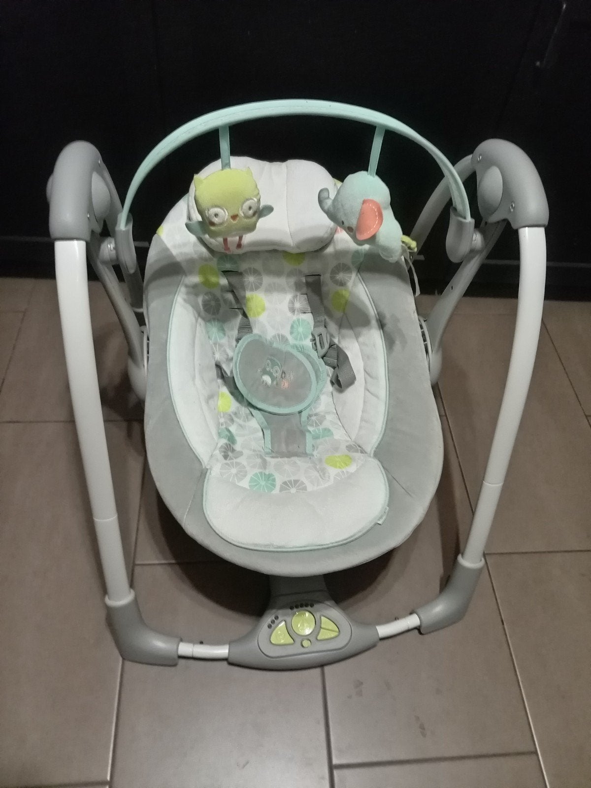 Ingenuity - Balançoire bébé A Piles portable Swing 'n Go, Ophalen, Zo goed als nieuw, Overige merken, Met gordel(s) of riempje(s)
