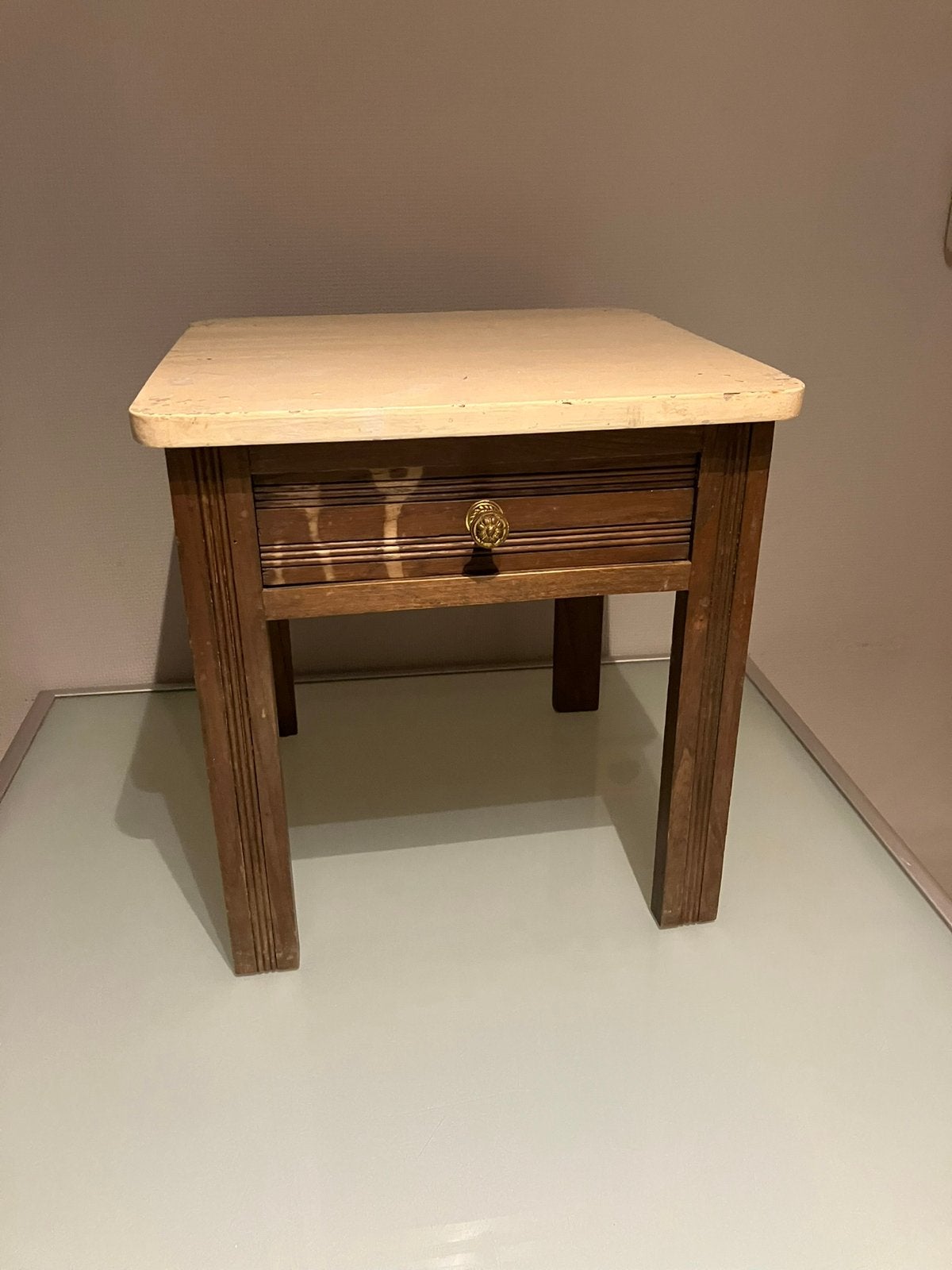 Table de chevet ancienne, Enlèvement