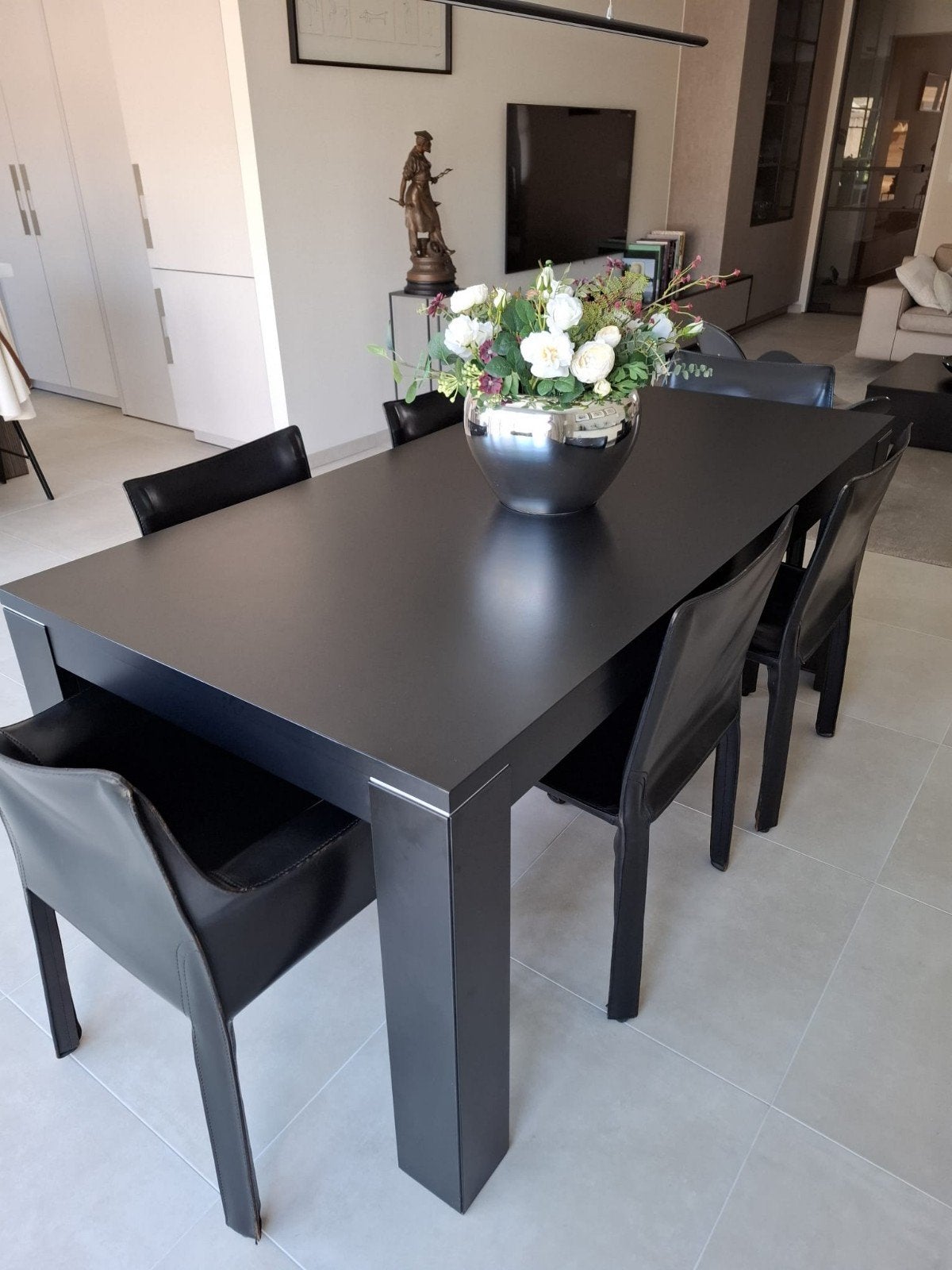 Eettafel tot 8 pers., perfecte staat, kleur: zwart satin, 150 à 200 cm, Cinq personnes ou plus, Comme neuf, Enlèvement