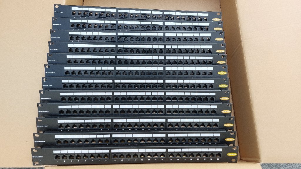 Patch panel 24x RJ45 cat6 Brandrex C6CPNLU24012M, Computers en Software, Ophalen, Gebruikt