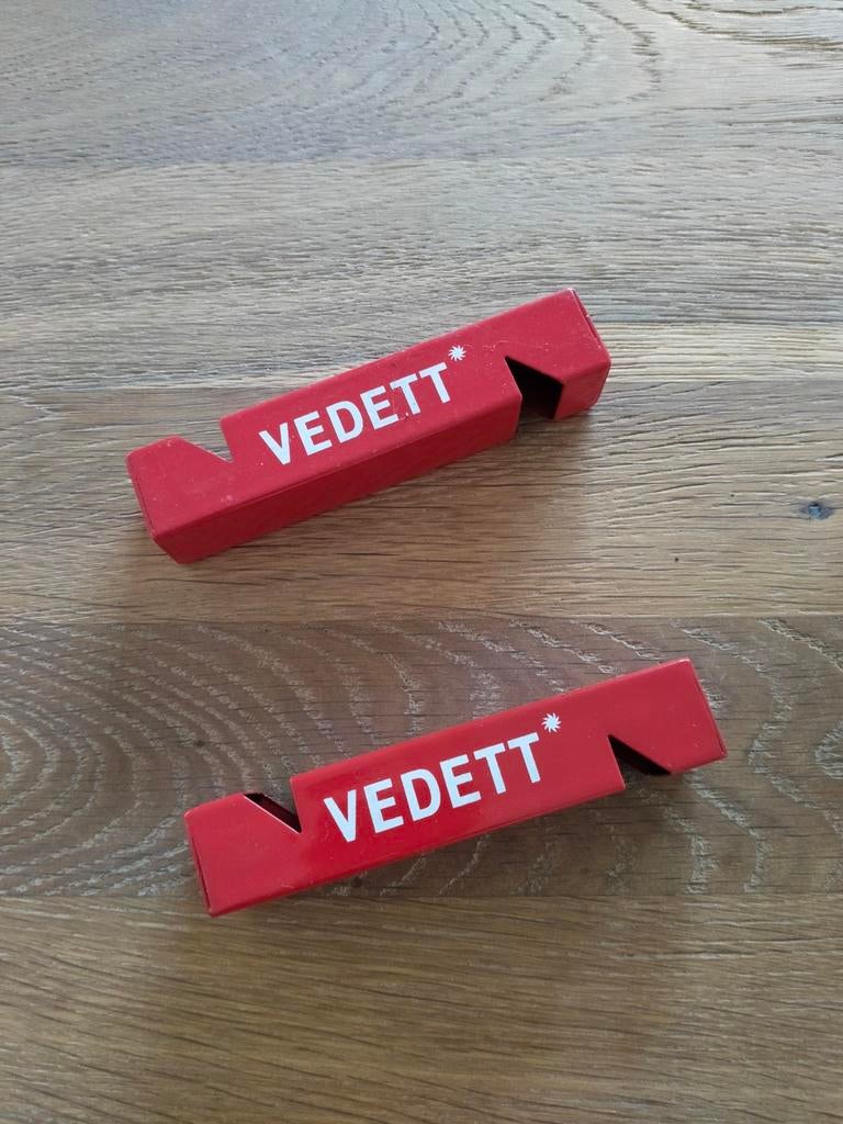 9 vedett aftrekkers, Ophalen